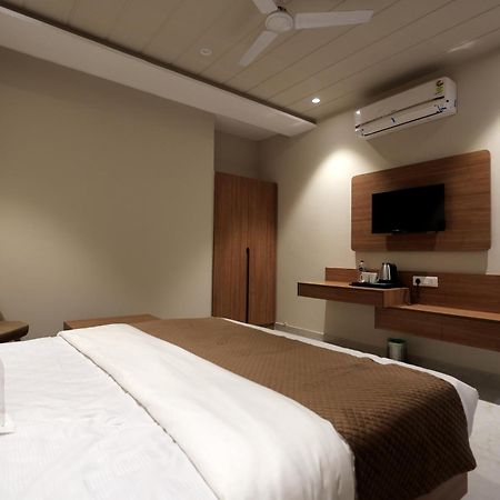 Hotel Regal Palm Moradabad Esterno foto