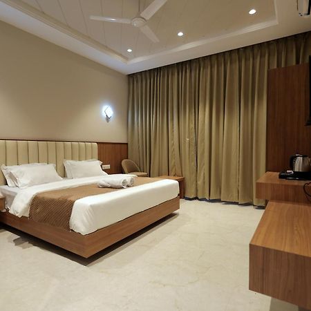 Hotel Regal Palm Moradabad Esterno foto