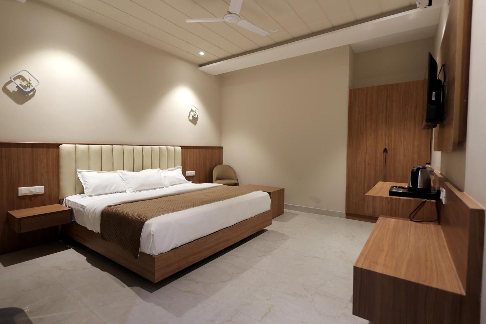 Hotel Regal Palm Moradabad Esterno foto
