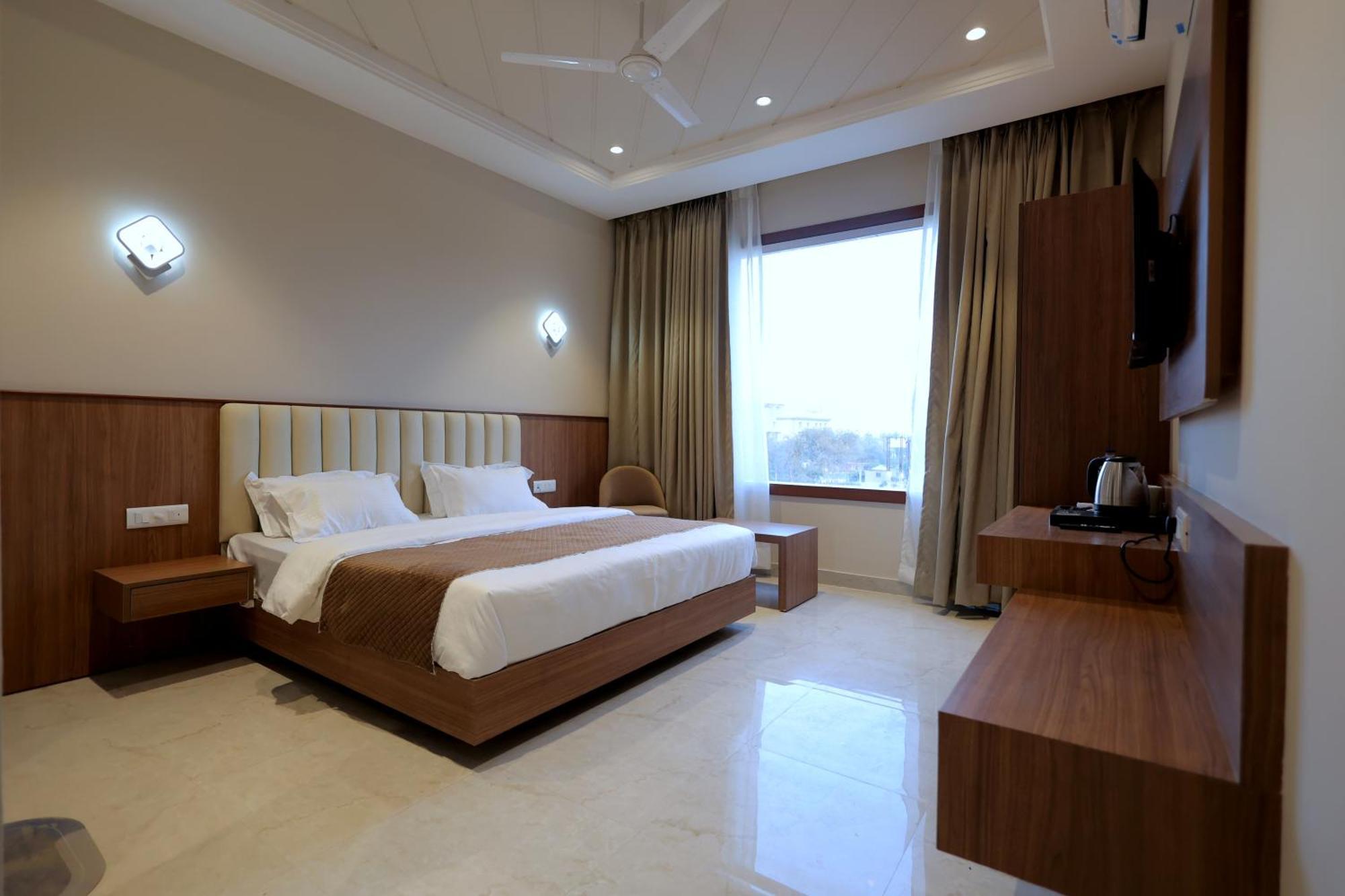 Hotel Regal Palm Moradabad Esterno foto